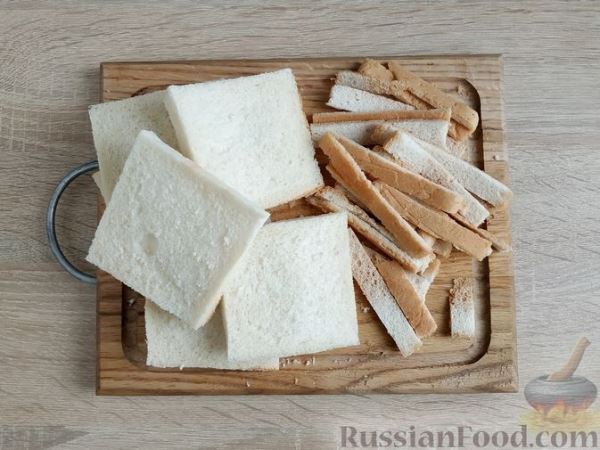 Полосатые бутерброды с ветчиной, плавленым сыром, огурцами и кунжутом