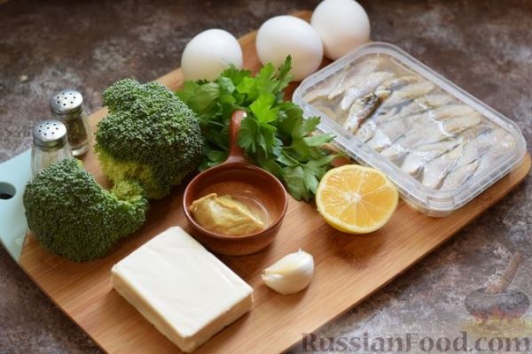 Селедочный паштет с плавленым сыром, брокколи и яйцом