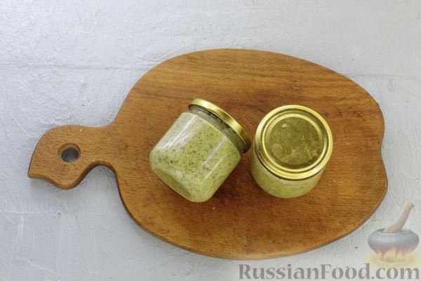 Соус-дип из брокколи с чесноком, базиликом и оливковым маслом