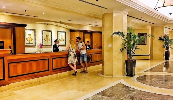 Заселят ли отели Абу-Даби непривитых туристов?